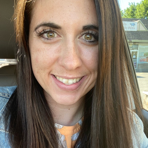 Meet your Posher, Katie - Picture 2 of 6